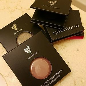 Younique Pressed Eyeshadow with Compact